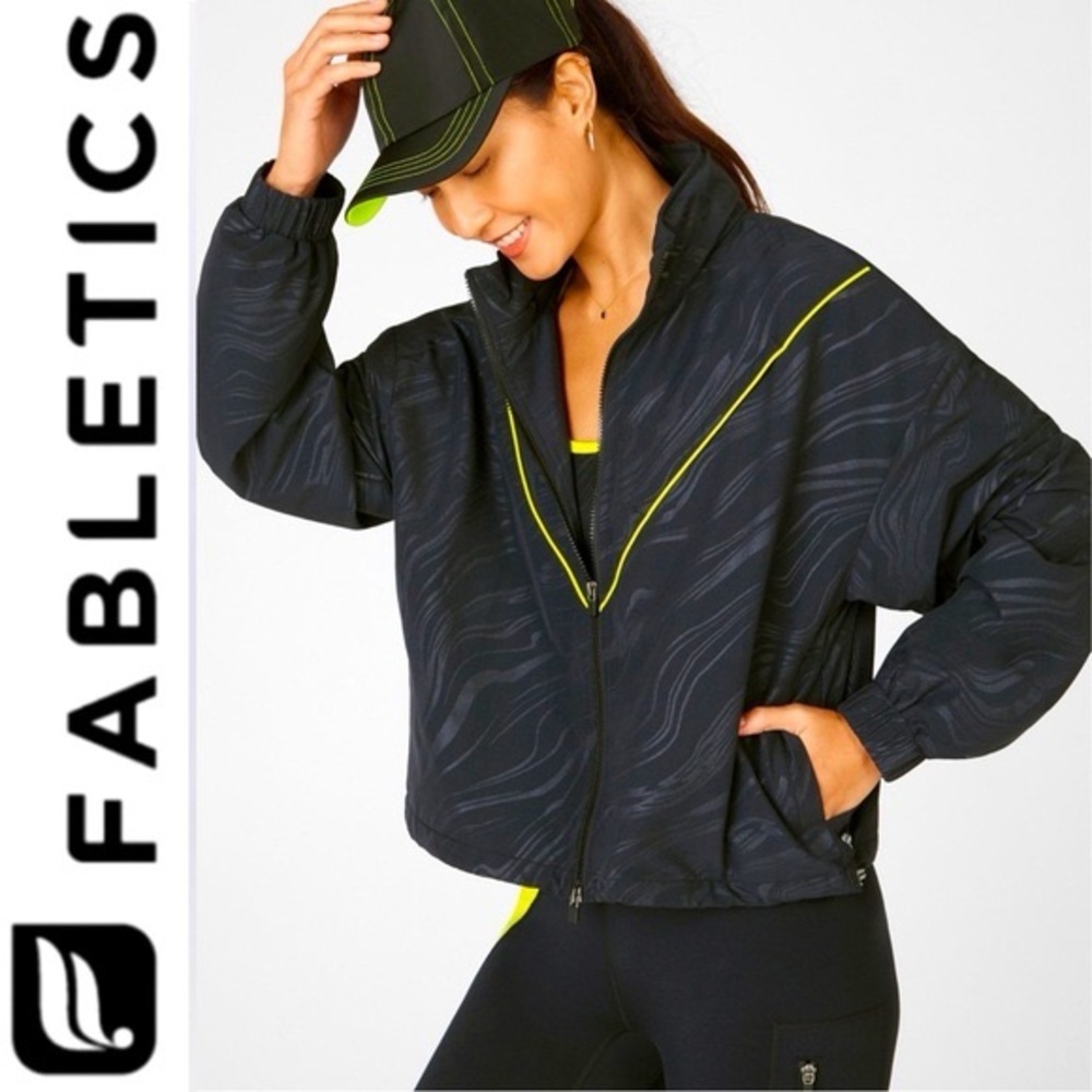 (Z5)FABLETICS STACE KNITTED JACKET BLACK NEON YELLOW
LIGHTWEIGHT WIND BREAKER, M